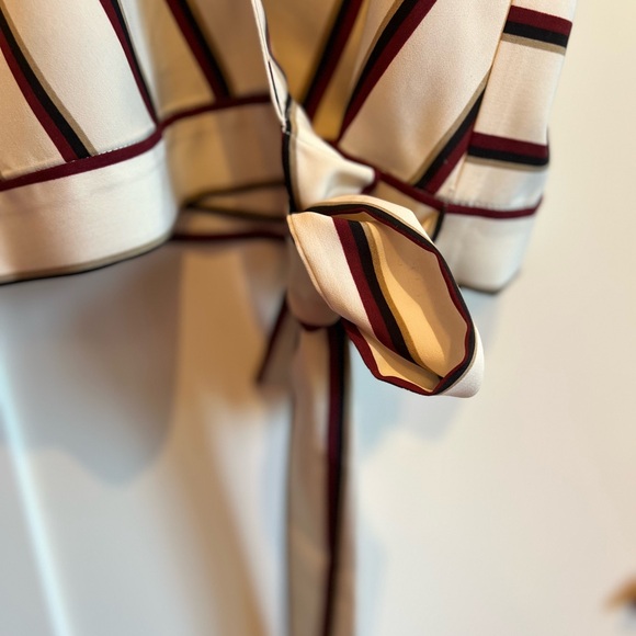 Vince Camuto Women’s Medium wrap blouse never worn. - Picture 5 of 7